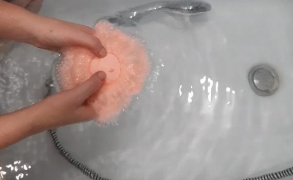 Денежная бомбочка для ванн с деньгами внутри распаковка